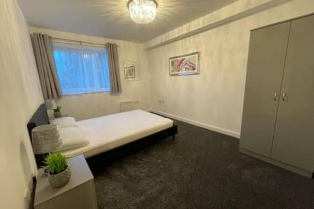 Moda Wigan 2 - Stylish 2 Bed In Central ウィガン エクステリア 写真