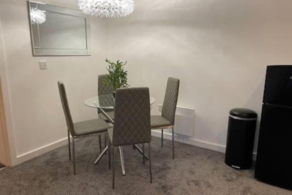 Moda Wigan 2 - Stylish 2 Bed In Central ウィガン エクステリア 写真